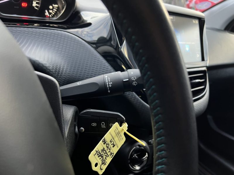 PEUGEOT 2008 URBAN CROSS 1.2 110 Cv ECRAN GPS TACTILE / CRIT AIR 1 - GARANTIE 1 AN