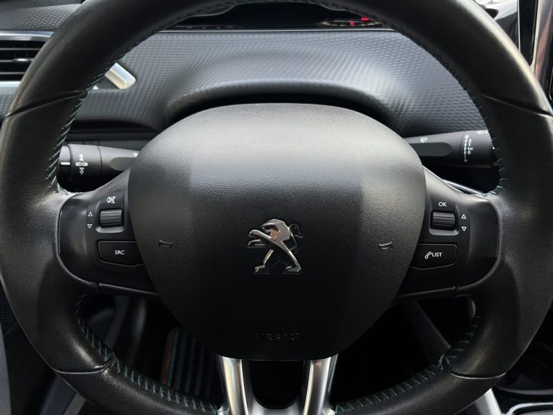 PEUGEOT 2008 URBAN CROSS 1.2 110 Cv ECRAN GPS TACTILE / CRIT AIR 1 - GARANTIE 1 AN