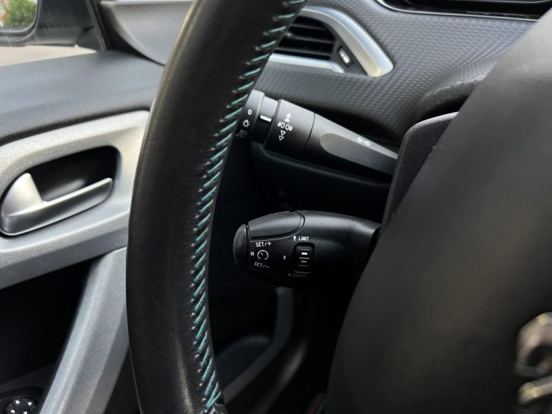 PEUGEOT 2008 URBAN CROSS 1.2 110 Cv ECRAN GPS TACTILE / CRIT AIR 1 - GARANTIE 1 AN