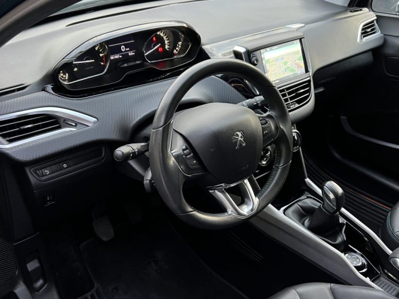 PEUGEOT 2008 URBAN CROSS 1.2 110 Cv ECRAN GPS TACTILE / CRIT AIR 1 - GARANTIE 1 AN