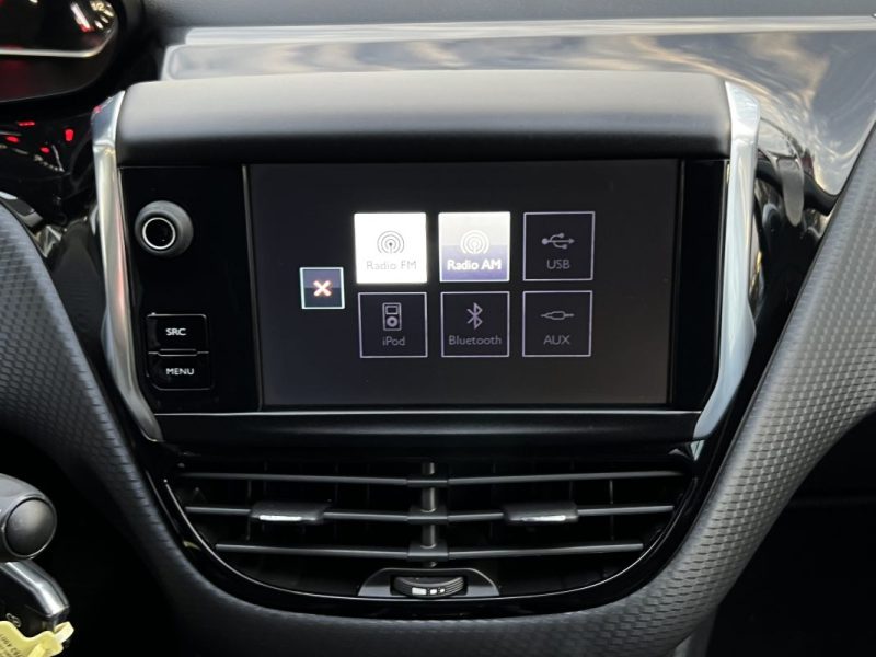 PEUGEOT 2008 URBAN CROSS 1.2 110 Cv ECRAN GPS TACTILE / CRIT AIR 1 - GARANTIE 1 AN