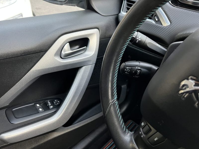 PEUGEOT 2008 URBAN CROSS 1.2 110 Cv ECRAN GPS TACTILE / CRIT AIR 1 - GARANTIE 1 AN