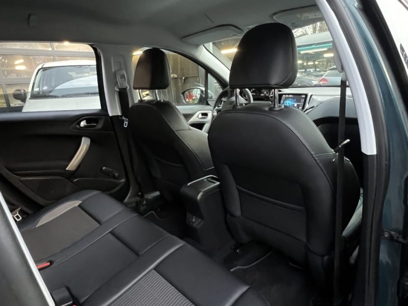 PEUGEOT 2008 URBAN CROSS 1.2 110 Cv ECRAN GPS TACTILE / CRIT AIR 1 - GARANTIE 1 AN