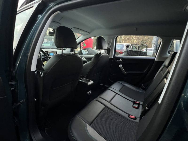 PEUGEOT 2008 URBAN CROSS 1.2 110 Cv ECRAN GPS TACTILE / CRIT AIR 1 - GARANTIE 1 AN