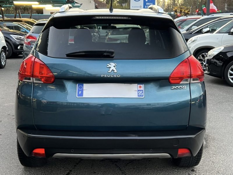 PEUGEOT 2008 URBAN CROSS 1.2 110 Cv ECRAN GPS TACTILE / CRIT AIR 1 - GARANTIE 1 AN