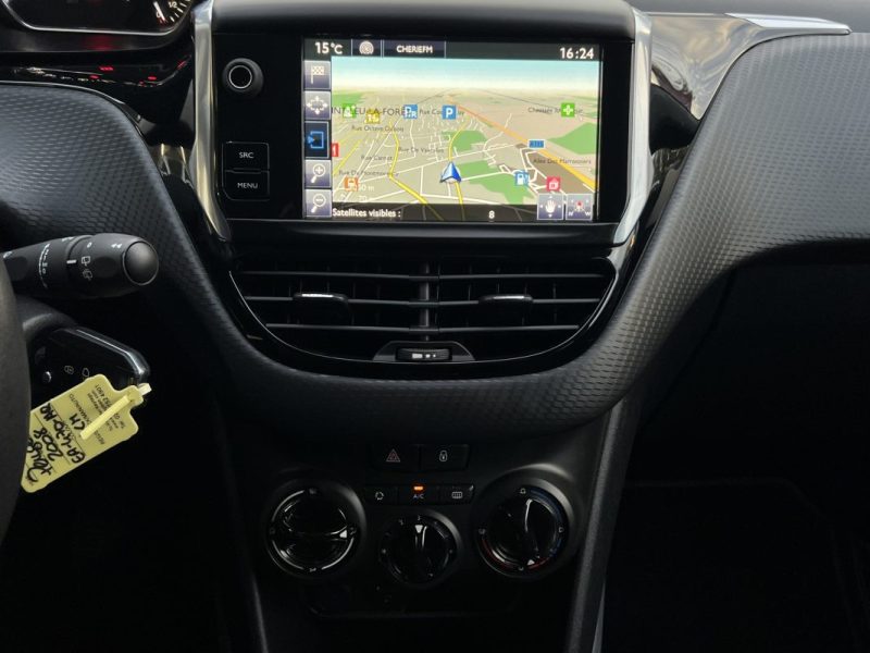 PEUGEOT 2008 URBAN CROSS 1.2 110 Cv ECRAN GPS TACTILE / CRIT AIR 1 - GARANTIE 1 AN