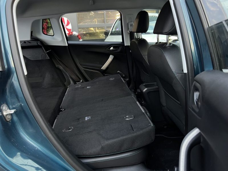 PEUGEOT 2008 URBAN CROSS 1.2 110 Cv ECRAN GPS TACTILE / CRIT AIR 1 - GARANTIE 1 AN