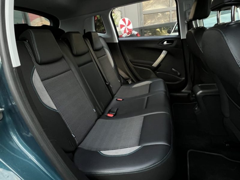 PEUGEOT 2008 URBAN CROSS 1.2 110 Cv ECRAN GPS TACTILE / CRIT AIR 1 - GARANTIE 1 AN