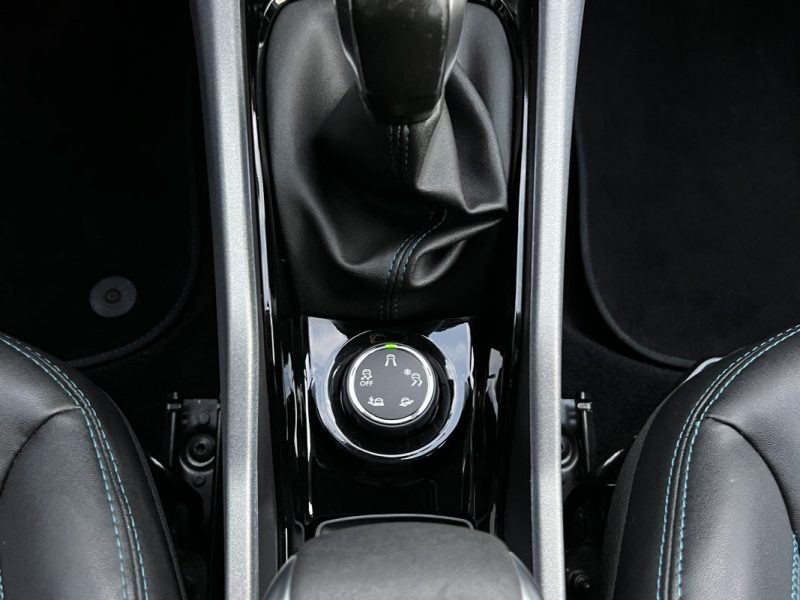 PEUGEOT 2008 URBAN CROSS 1.2 110 Cv ECRAN GPS TACTILE / CRIT AIR 1 - GARANTIE 1 AN