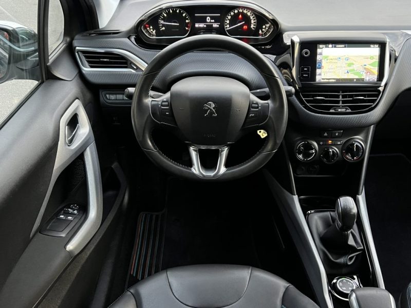PEUGEOT 2008 URBAN CROSS 1.2 110 Cv ECRAN GPS TACTILE / CRIT AIR 1 - GARANTIE 1 AN