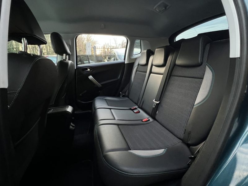 PEUGEOT 2008 URBAN CROSS 1.2 110 Cv ECRAN GPS TACTILE / CRIT AIR 1 - GARANTIE 1 AN