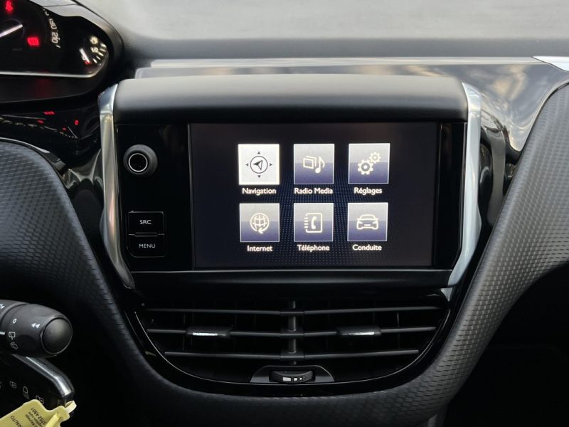 PEUGEOT 2008 URBAN CROSS 1.2 110 Cv ECRAN GPS TACTILE / CRIT AIR 1 - GARANTIE 1 AN
