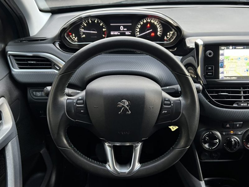 PEUGEOT 2008 URBAN CROSS 1.2 110 Cv ECRAN GPS TACTILE / CRIT AIR 1 - GARANTIE 1 AN