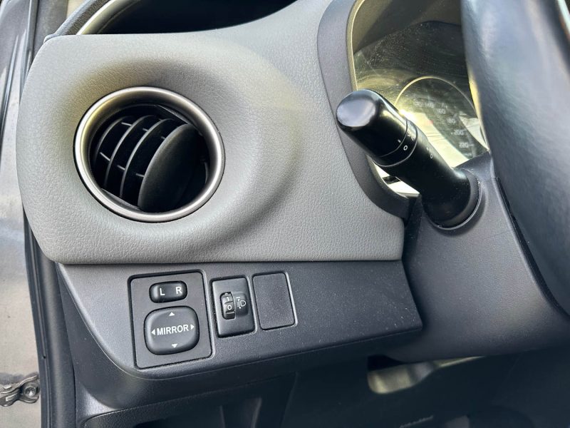 TOYOTA YARIS 100 VVT-I LOUNGE 5P 2015