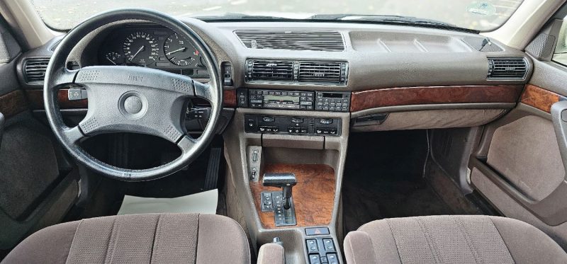 BMW  750I (E32) 5.0I V12 300CV BA ( ETAT COLLECTION )