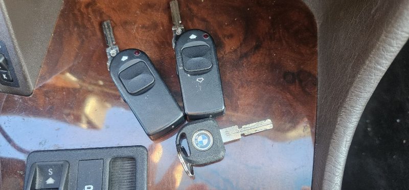 BMW  750I (E32) 5.0I V12 300CV BA ( ETAT COLLECTION )