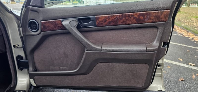 BMW  750I (E32) 5.0I V12 300CV BA ( ETAT COLLECTION )