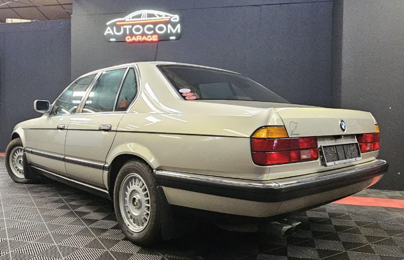 BMW  750I (E32) 5.0I V12 300CV BA ( ETAT COLLECTION )