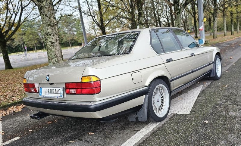 BMW  750I (E32) 5.0I V12 300CV BA ( ETAT COLLECTION )