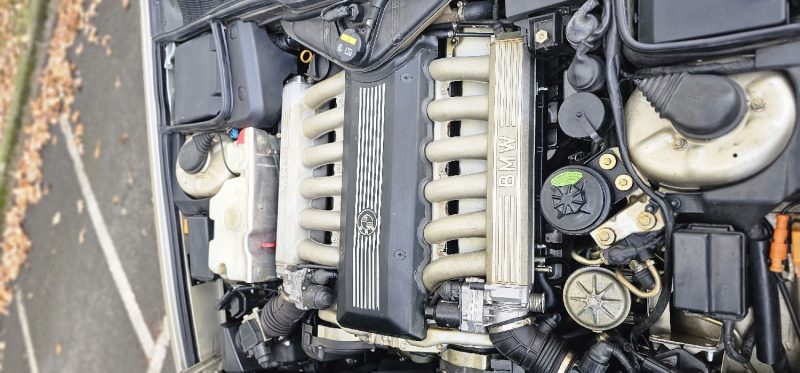 BMW  750I (E32) 5.0I V12 300CV BA ( ETAT COLLECTION )