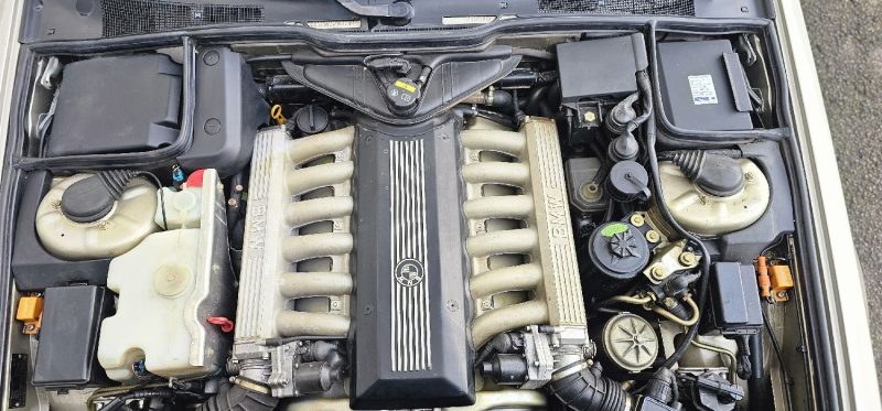 BMW  750I (E32) 5.0I V12 300CV BA ( ETAT COLLECTION )