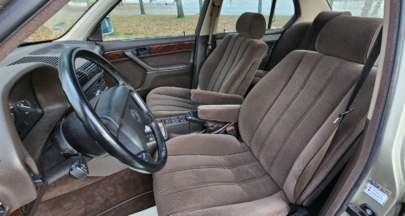 BMW  750I (E32) 5.0I V12 300CV BA ( ETAT COLLECTION )