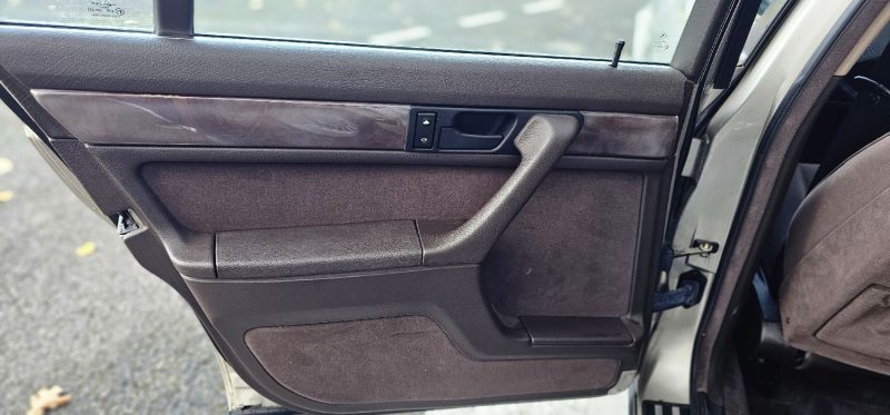 BMW  750I (E32) 5.0I V12 300CV BA ( ETAT COLLECTION )