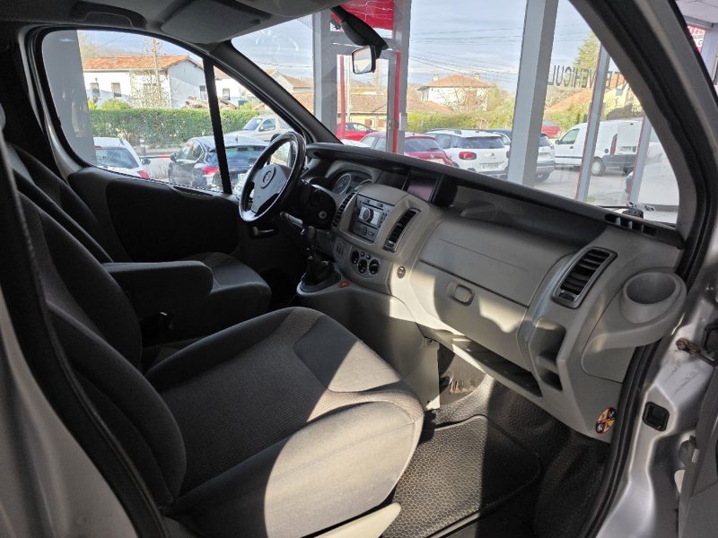 OPEL VIVARO LIFE MULTIVAN 2.5L 150CH 6 PLACES ANNEE 2009 258000KM