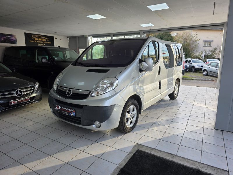 OPEL VIVARO LIFE MULTIVAN 2.5L 150CH 6 PLACES ANNEE 2009 258000KM