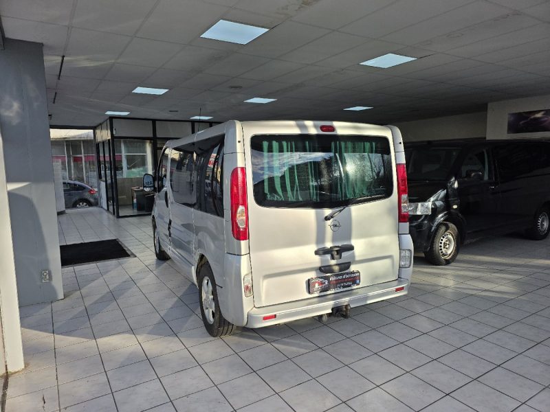 OPEL VIVARO LIFE MULTIVAN 2.5L 150CH 6 PLACES ANNEE 2009 258000KM