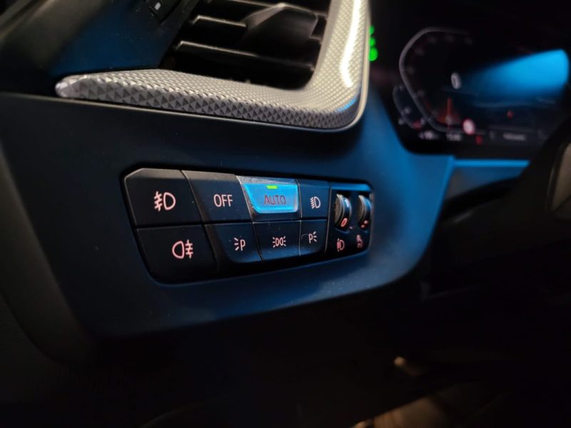 BMW SERIE 1 118I 136CH SPORT LINE DKG7 / SIEGES CUIR CHAUFFANTS + VOLANT CHAUFFANT / 