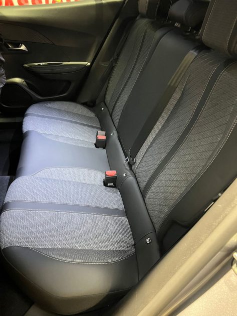 MAGNIFIQUE PEUGEOT 2008 ALLURE HYBRID 136 CH (GARANTIE CONSTRUCTEUR, 1ER MAIN, ENTRETIEN PEUGEOT)