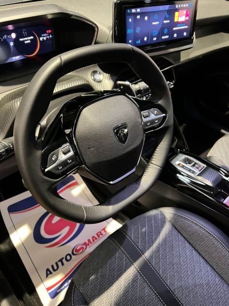 MAGNIFIQUE PEUGEOT 2008 ALLURE HYBRID 136 CH (GARANTIE CONSTRUCTEUR, 1ER MAIN, ENTRETIEN PEUGEOT)