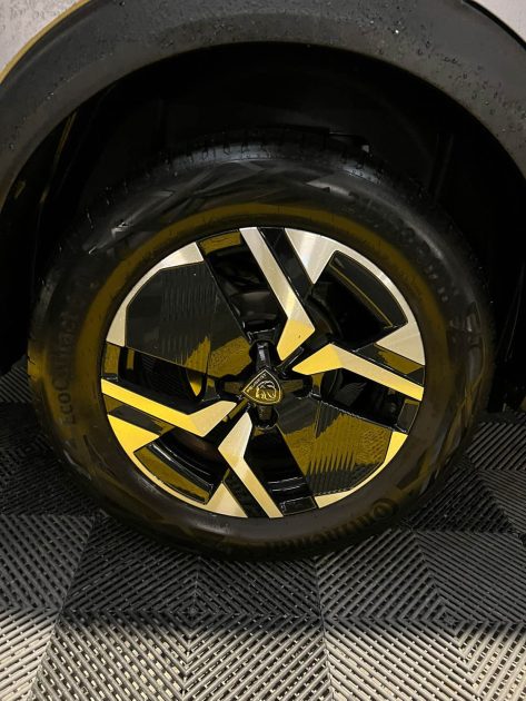 MAGNIFIQUE PEUGEOT 2008 ALLURE HYBRID 136 CH (GARANTIE CONSTRUCTEUR, 1ER MAIN, ENTRETIEN PEUGEOT)