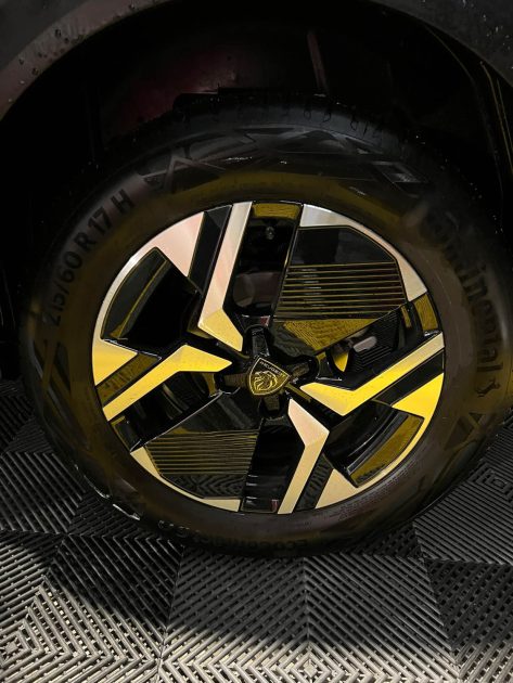 MAGNIFIQUE PEUGEOT 2008 ALLURE HYBRID 136 CH (GARANTIE CONSTRUCTEUR, 1ER MAIN, ENTRETIEN PEUGEOT)