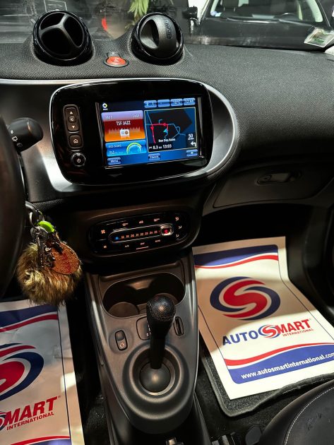 MAGNIFIQUE SMART FORFOUR 1.0 BVA 71 CH (SUIVI D’ENTRETIEN, TOIT PANORAMIQUE, SIÈGES CHAUFFANTS)