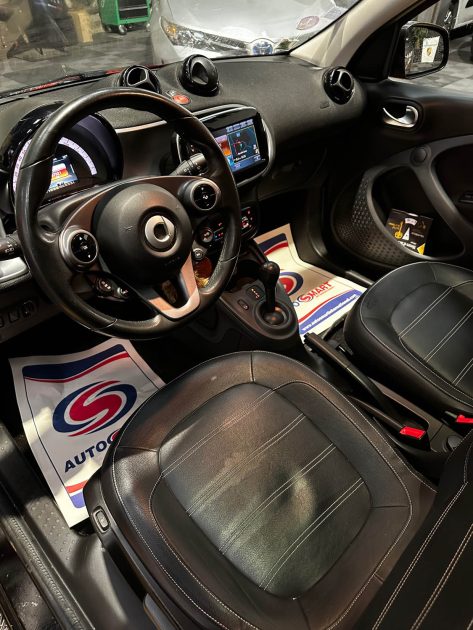 MAGNIFIQUE SMART FORFOUR 1.0 BVA 71 CH (SUIVI D’ENTRETIEN, TOIT PANORAMIQUE, SIÈGES CHAUFFANTS)