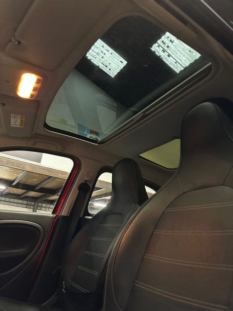 MAGNIFIQUE SMART FORFOUR 1.0 BVA 71 CH (SUIVI D’ENTRETIEN, TOIT PANORAMIQUE, SIÈGES CHAUFFANTS)