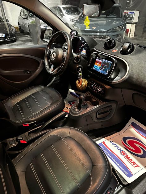MAGNIFIQUE SMART FORFOUR 1.0 BVA 71 CH (SUIVI D’ENTRETIEN, TOIT PANORAMIQUE, SIÈGES CHAUFFANTS)