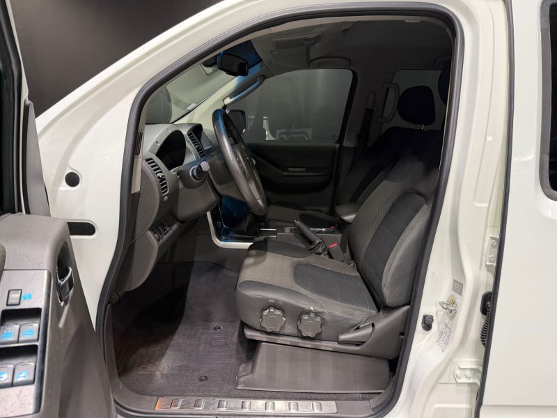 NISSAN NAVARA PICK-UP 2.5 DCI DOUBLE CAB LE 4X4 2011