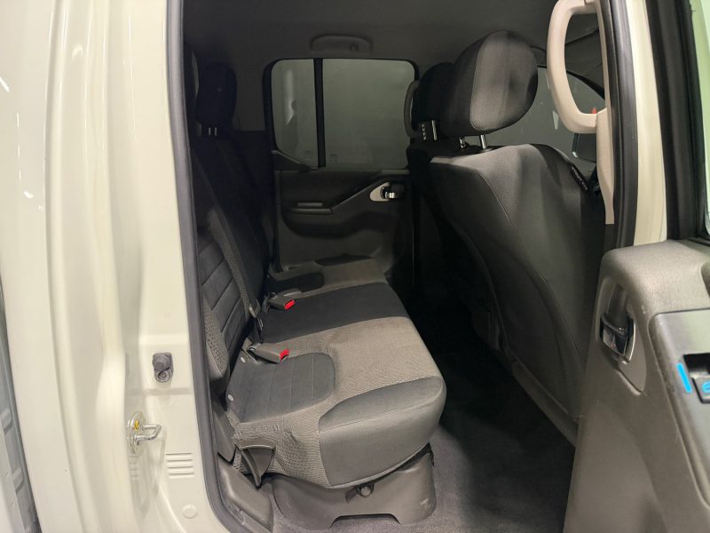 NISSAN NAVARA PICK-UP 2.5 DCI DOUBLE CAB LE 4X4 2011