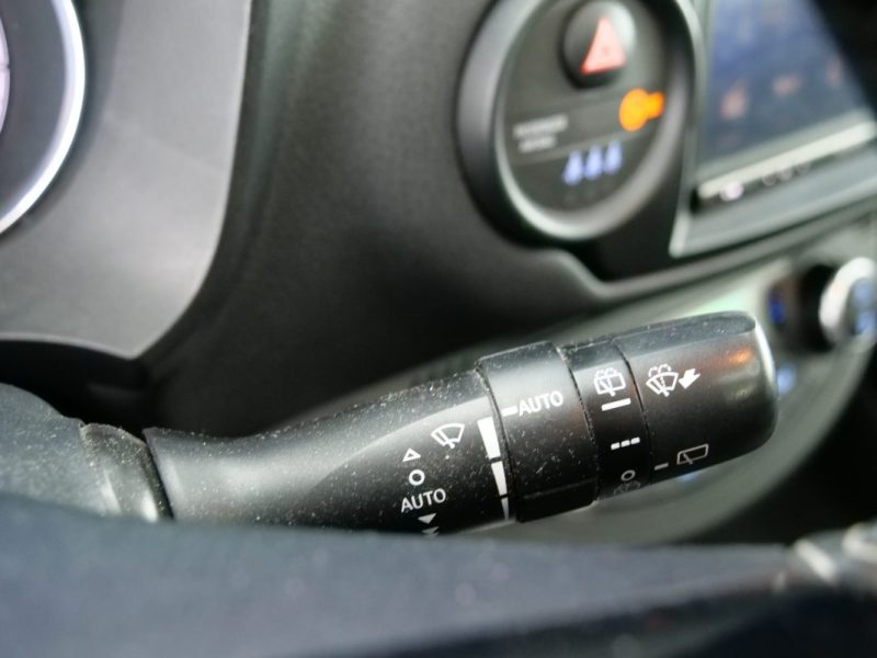 TOYOTA YARIS 100H COLLECTION 5P 2018