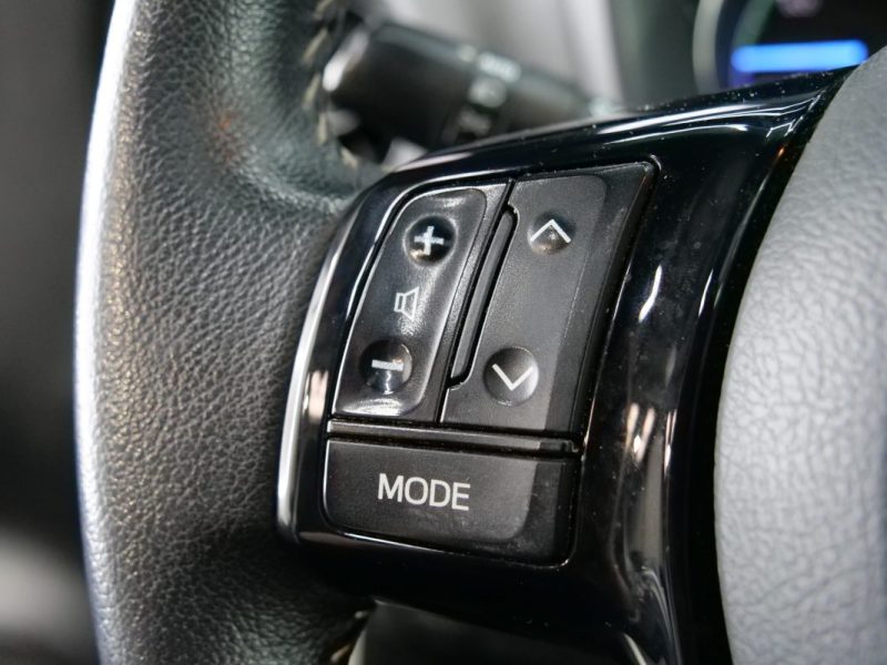 TOYOTA YARIS 100H COLLECTION 5P 2018