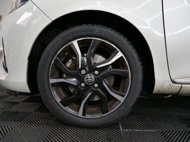 TOYOTA YARIS 100H COLLECTION 5P 2018