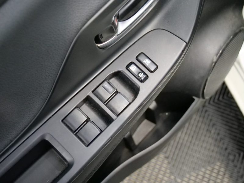 TOYOTA YARIS 100H COLLECTION 5P 2018