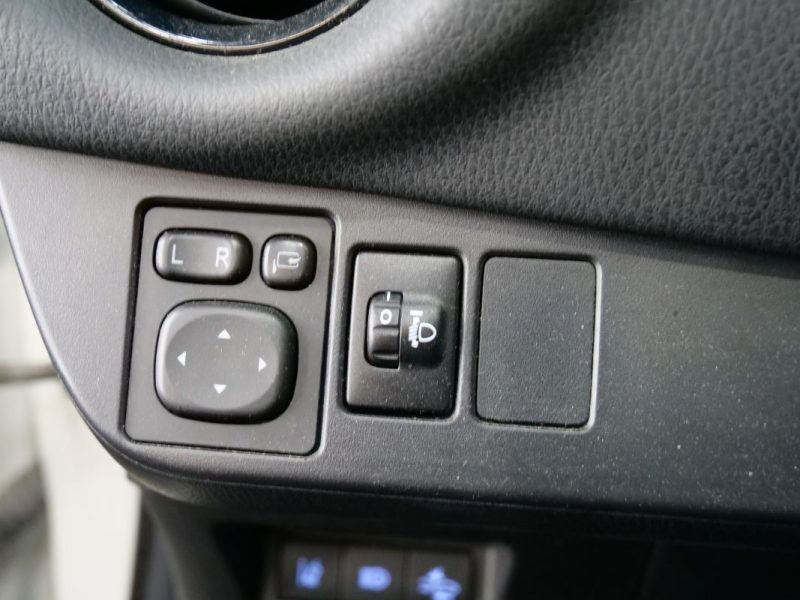 TOYOTA YARIS 100H COLLECTION 5P 2018