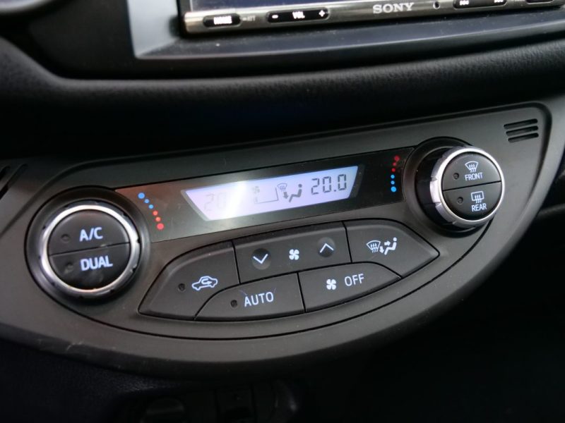 TOYOTA YARIS 100H COLLECTION 5P 2018