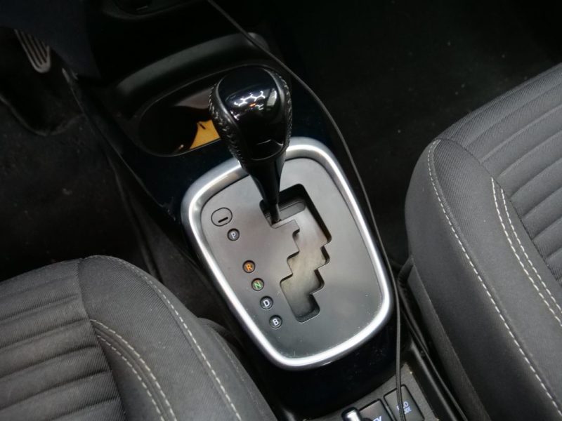 TOYOTA YARIS 100H COLLECTION 5P 2018