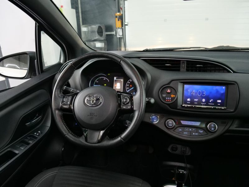 TOYOTA YARIS 100H COLLECTION 5P 2018