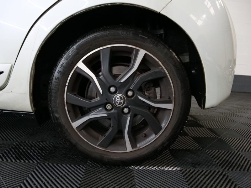 TOYOTA YARIS 100H COLLECTION 5P 2018